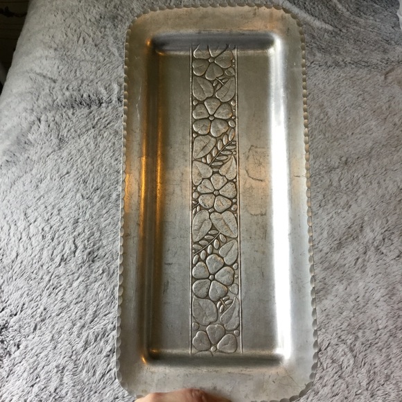 Arthur Armour Hammered aluminum floral tray, tidbits, entry tray or purse tray - Picture 9 of 16